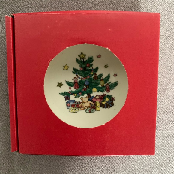 NIKKO small Christmas dish made in Japan. - Picture 2 of 2